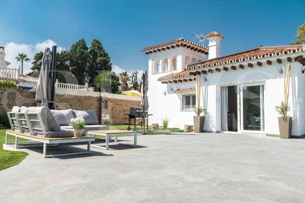 With Private Heated Pool By The & Port - By Rems Vil·la Benalmádena